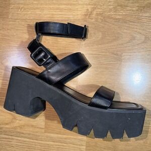 Y2K Style Chunky Sole Lug Sandal Women's US 11 Funky 90s 2000s Euro